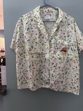 Disney  Floral Short-Sleeve Button-Down Shirt W Pooh Pocket and elastic pants.